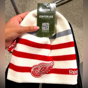 Red wings winter hat